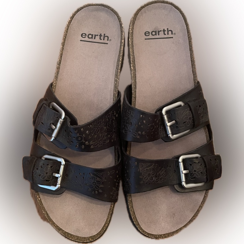 Earth Women's Black Floral Sandals
